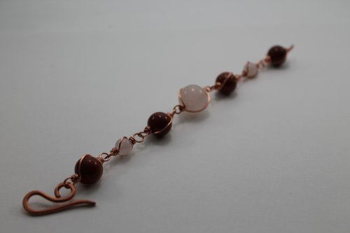 Abby Hook's Wire-wrapped Bead Link Bracelet - Complete the bracelet!, Contemporary Wire Jewelry, Making Chain, Chain Making , Coiling, Coiling Wire, Wire Coiling, Loops, Wire Loop, Wrapped Wire Loop, Wire Wrapping, Wrapping, Wire Wrapping Jewelry, Connect the links