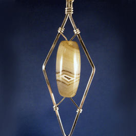 Sherrie Lingerfelt's Focal Bead Pendant, Classic Wire Jewelry. Wire Wrapping, Wrapping, Wire Wrapping Jewelry. While working out the instructions for my Interchangeable Pendant Frame, this idea jumped into my mind.