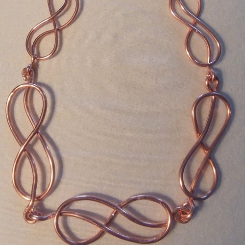 Linda Gale's Echo 8 Link, Contemporary Wire Jewelry. Lashing, Wire Lashing, Loops, Wire Loop, Wrapped Wire Loop. While experimenting with the Celtic chain link, I discovered this graceful 