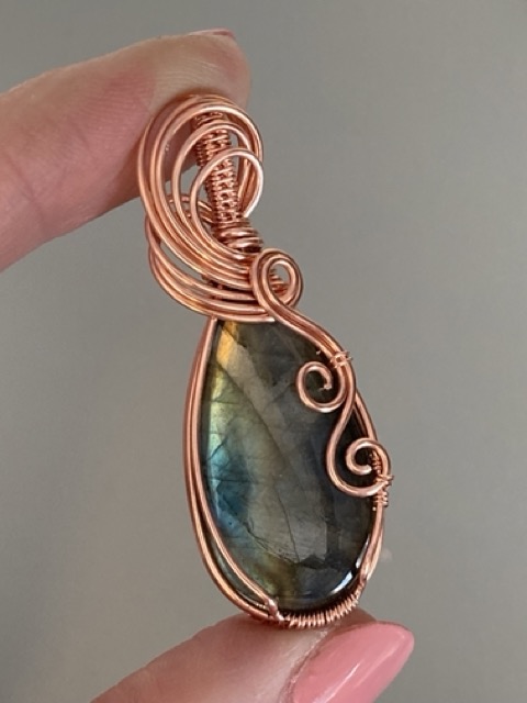 Elizabeth Schultz's Swirly Teardrop Pendant , Classic Wire Jewelry. Wire Wrapping, Wrapping, Wire Wrapping Jewelry, Weaving, Wire Weaving, Weaving Wire. A simple and graceful pendant made with only 2 gauges of wire and a teardrop cabochon! Great for those looking to expand their weaving knowledge.
