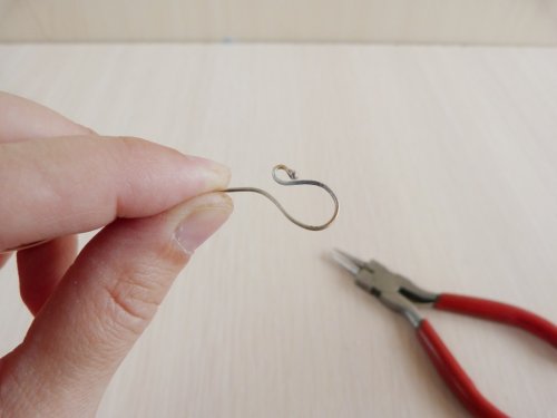 Oksana Truhan's Making Balled Ear Wires - , Findings & Components, Toggles & Clasps, Earwire & Headpin, Findings, Clasps, Components, Using round nose to form wire