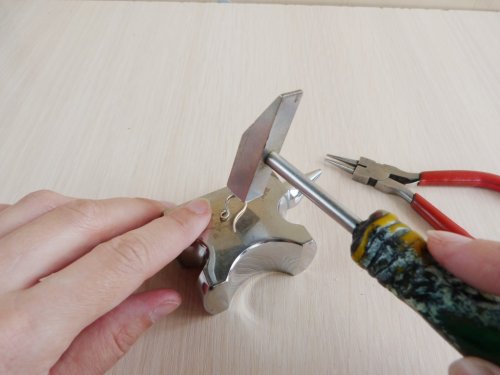 Oksana Truhan's Making Balled Ear Wires - , Findings & Components, Toggles & Clasps, Earwire & Headpin, Findings, Clasps, Components, Using hammer for form and harden