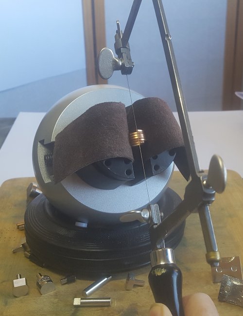 Kylie Jones's Using a Ball Vise - , Tools For Wire Jewelry, Tools, Cutting coil into jump rings