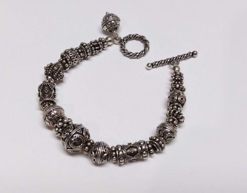 Judy Larson's Choosing the Right Clasp - , Wire Jewelry Design, Design,  twisted round toggle blends