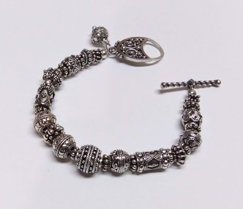 Judy Larson's Choosing the Right Clasp - , Wire Jewelry Design, Design, twist on the wrist and the closure can end up being seen