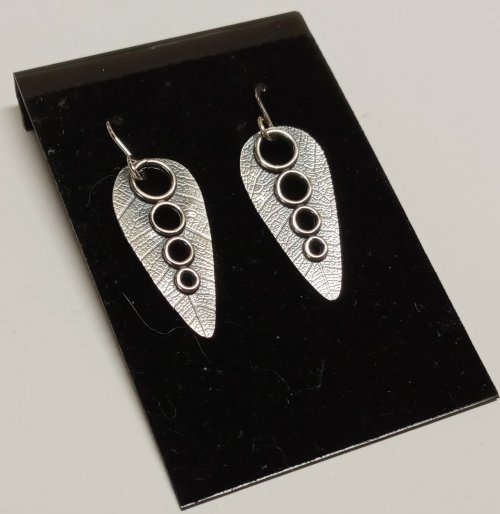 Judy Larson's Get the Look of Eyelets - , Wire Jewelry Design, Butane Torch, Soldering, Solder, Design,  use jump rings in your designs