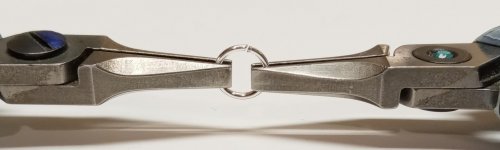 Judy Larson's Wire Basics - Opening and Closing Jump Rings - Positioning the pliers on the jump ring:, General Education, , two pliers are generally used