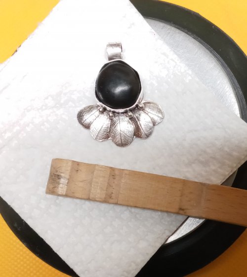 Judy Larson's Protecting The Back of a Piece When Setting Stones - , General Education, , thick craft paper under the piece on a bench block