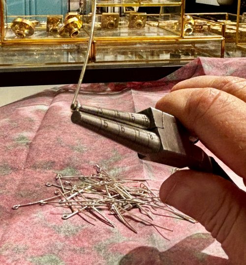 Susan LeGuyader's Ear Wires on the Fly - , Findings & Components, Toggles & Clasps, Earwire & Headpin, Findings, Clasps, Components, Make all of the P shaped loops
