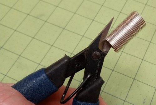 Judy Larson's Cutting Coils Into Jump Rings - Cutting Rings By Hand, General Education, Jump Rings, Jump Ring, Making Jump Rings, cutting coils with pliers