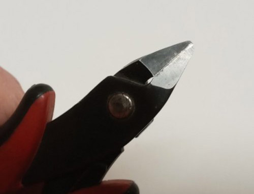 Judy Larson's Cutting Coils Into Jump Rings - , General Education, Jump Rings, Jump Ring, Making Jump Rings, close up of back part of cutters
