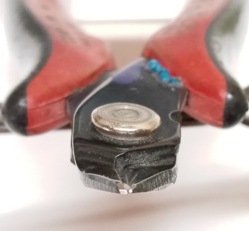 Judy Larson's Cutting Coils Into Jump Rings - , General Education, Jump Rings, Jump Ring, Making Jump Rings, flush cutters front view