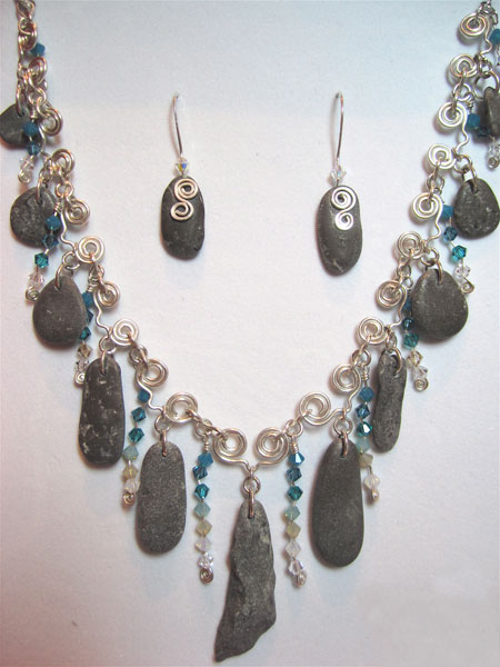 Wellington Waves Stone Necklace Set