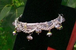 Pattern wire chain bangle