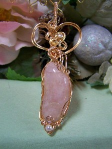 rose quartz wire wrapped pendant