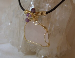 rose quartz wire pendant