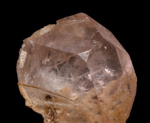Morganite stone from Brazil, photo courtesy of Géry Parent.
