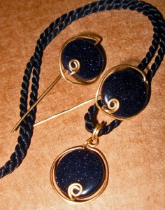 Rima Kint wrapped these blue goldstone pieces in bronze wire to create a bendant and earrings set.