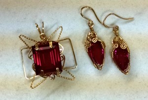 This design, titled “Starfire”, is a variation of Dale’s ‘Celebrate the Stone’ prong pendant; an original set, made using 1960 corundum rubies and 14kgf wire.